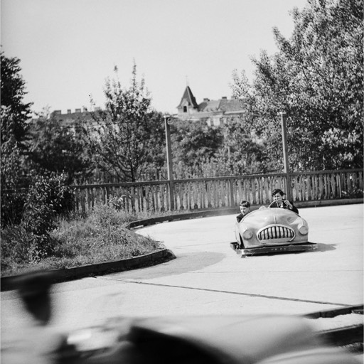 Altes Autodrom im Wiener Prater, Wien, Österreich, Aufnahme ca. in den 1960iger / Fotograf: Gerhard Spatzierer / SammlungKoeppel - Kat. No. H2025.297 | Photo/FineArt Reprint 18 x 23,3 cm