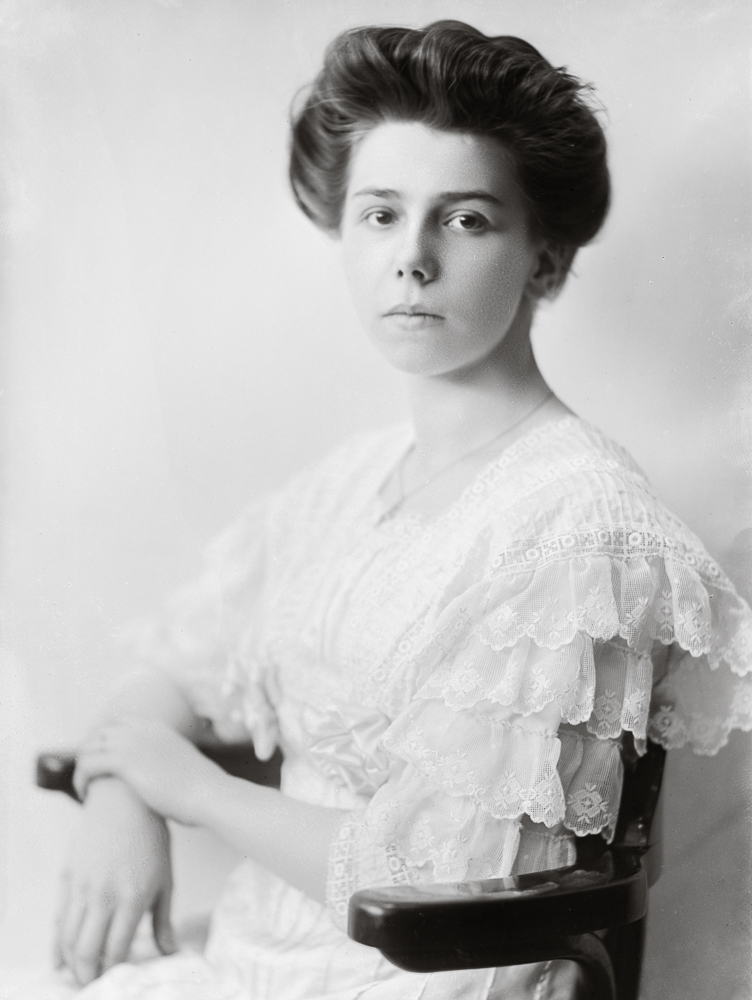 Gretl #2, (Margarethe), Jahrhundertwende 19./20. Jahrhundert , Fotograf:in unbekannt, Sammlung Koeppel. Kat. No. H2026.12 - Photo/FineArt Reprint 16 x 21,5cm