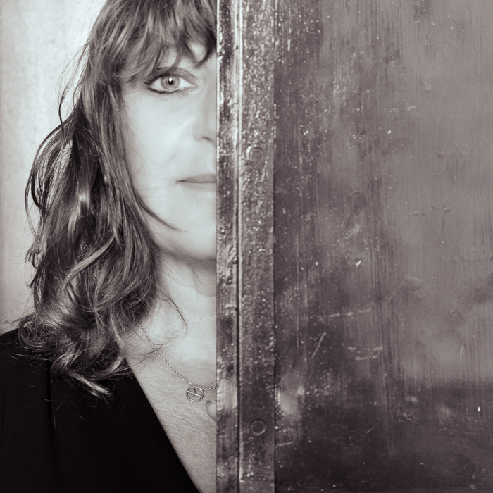 Andrea Schmidt - Den Musen reicht es, Sie fotografieren selber und stellen sich vor...