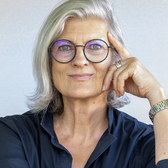 Kristin Reichelt - Den Musen reicht es, Sie fotografieren selber und stellen sich vor...