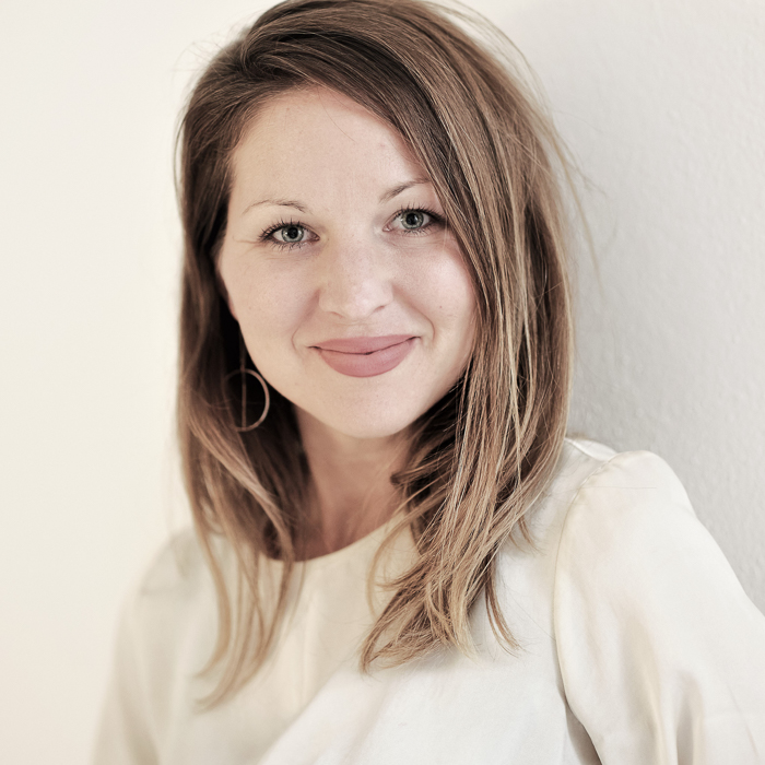 Julia Grundböck - Den Musen reicht es. Sie fotografieren selber...