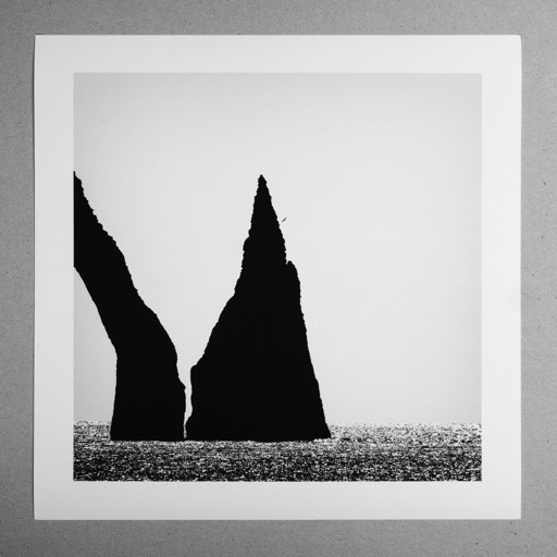 Kat. Nr. D3000 - Étretat - Falaise d‘Aval / Étretat - Aval Cliff | France | 2019. - € 15 ,- / € 20,- / € 29,- | Print #4 auf Hahnemühle Matt Fiber 200g