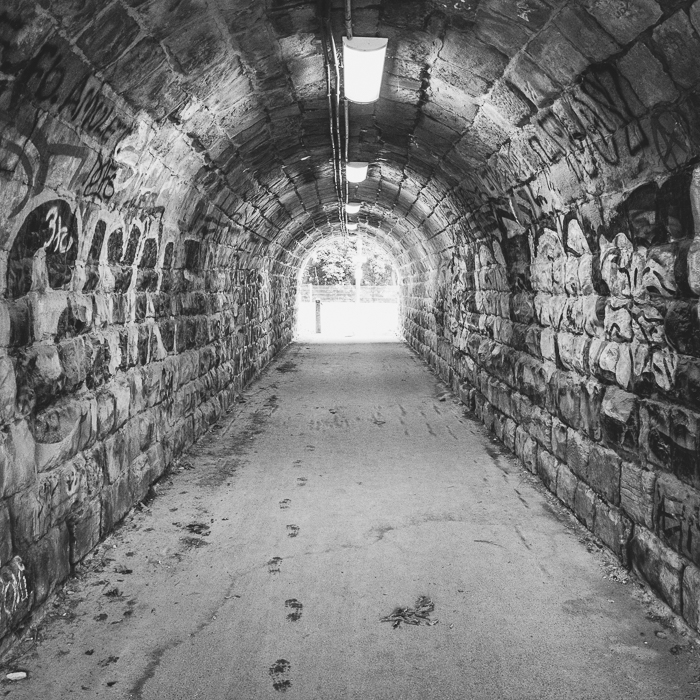 Blick durch den Tunnel in Richtung Ferdinand Wolf Park<br>2023 © Herbert Koeppel - Kat. No. D20230920.105